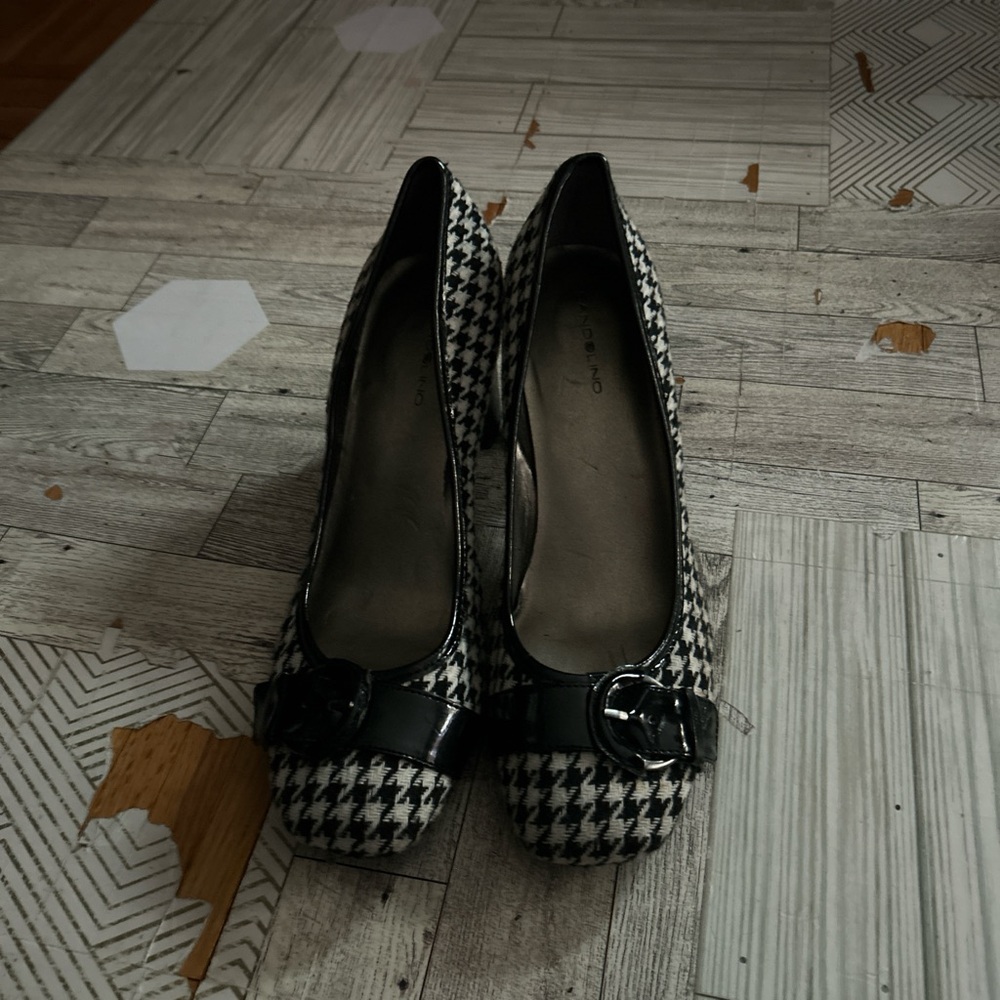 Chic Houndstooth Pumps with Black Patent Bow